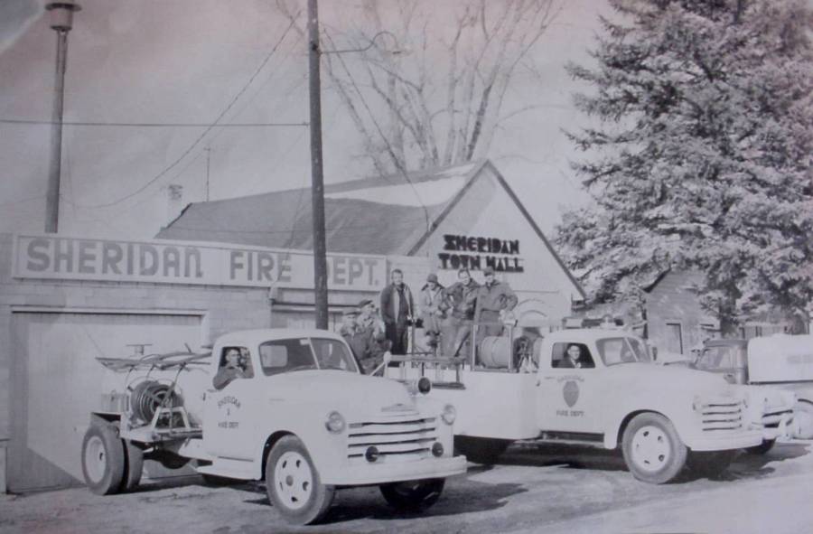 SFD Picture 1955 with Town Hall in background.